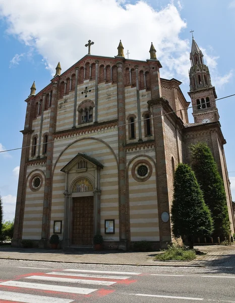 Церковь Святого Лоренцо. Гаццола. Эмилия-Романья. Италия . — стоковое фото