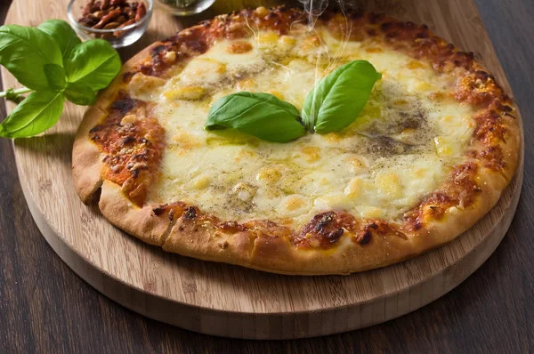 Pizza fatta in casa . — Foto Stock