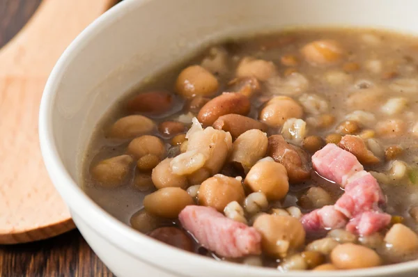 Borlotti fazole a špalda polévka. — Stock fotografie
