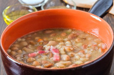 borlotti fasulye ve çorba spelt.