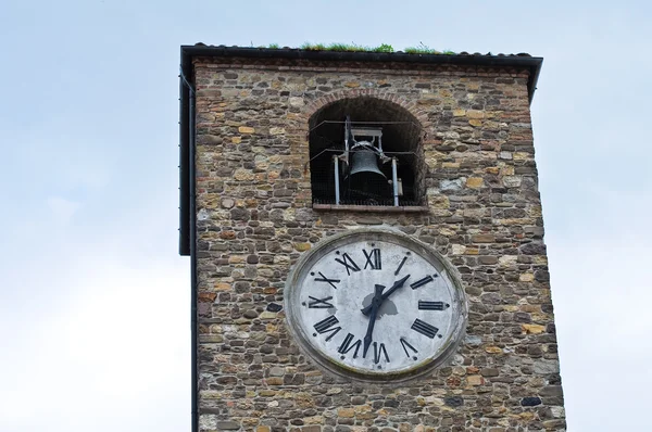 Torre del reloj. Fornovo di Taro. Emilia-Romaña. Italia . —  Fotos de Stock