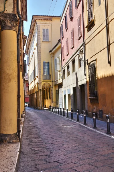 Переулок. Болонья. Эмилия-Романья. Италия . — стоковое фото