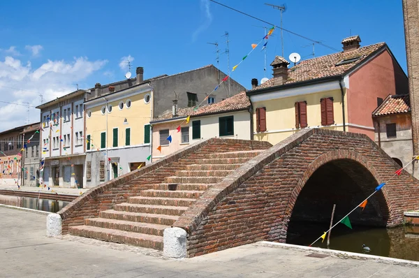 Karminbrücke. comacchio. Emilia-Romagna. Italien. — Stockfoto