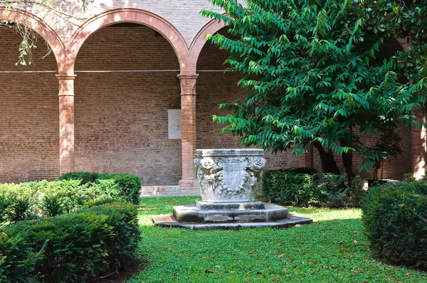 Oratorium van renaissanceklokkentoren. Ferrara. Emilia-Romagna. Italië. — Stockfoto