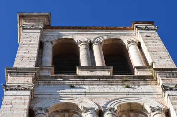 Belltower katedrála ferrara. Emilia-Romagna. Itálie. — Stock fotografie