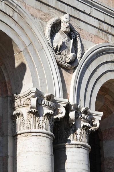Колокольня собора Феррары. Эмилия-Романья. Италия . — стоковое фото