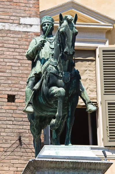 青銅色の彫像。市庁舎。フェラーラ。エミリア ・ ロマーニャ州。Il チームごと Italy.Nota: — ストック写真