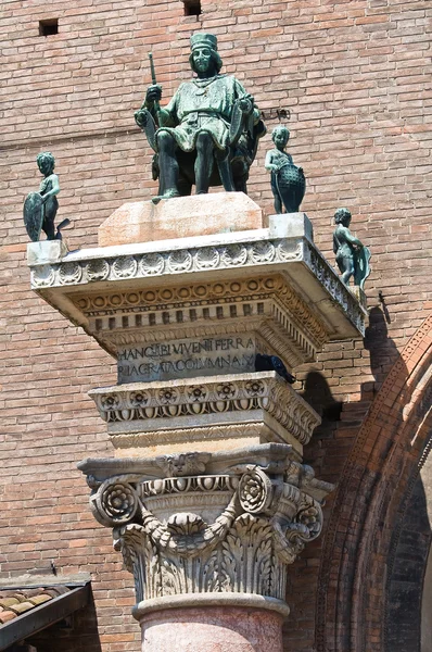 Posąg z brązu. ratusz. Ferrara. Emilia-Romania. Włochy. — Zdjęcie stockowe
