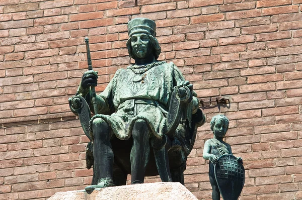 Bronzen standbeeld. stadhuis. Ferrara. Emilia-Romagna. Italië. — Stockfoto