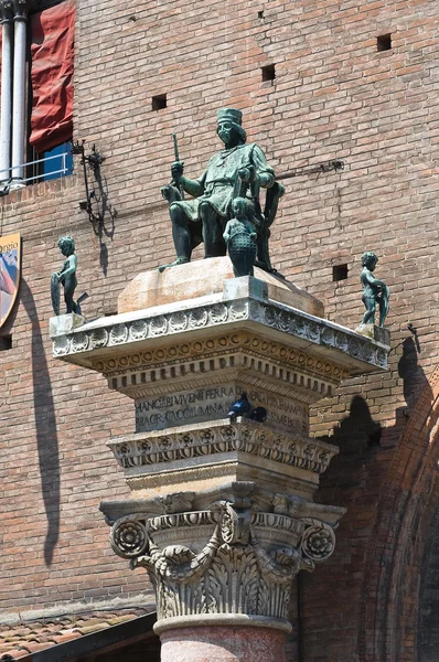 Bronz heykel. Belediye Binası. Ferrara. Emilia-Romagna. İtalya. — Stok fotoğraf