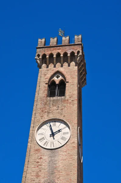 Klokkentoren. Santarcangelo van romagna. Emilia-Romagna. Italië. — Stockfoto