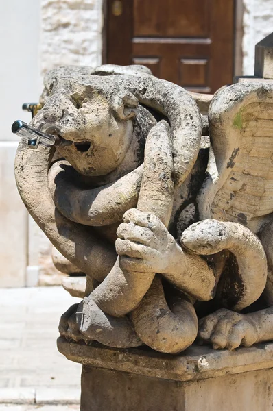 Marmeren fontein. Conversano. Puglia. Italië. — Stockfoto