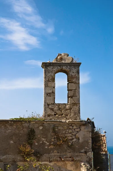 Kostel St. michele. Peschici. Puglia. Itálie. — Stock fotografie