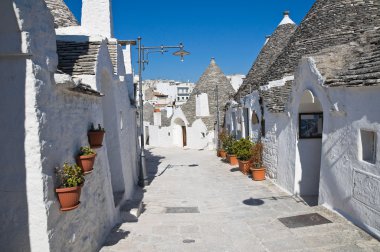 Alberobello 'nun çardağı. Puglia. İtalya..