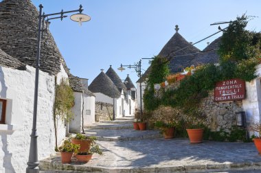 Alberobello 'nun çardağı. Puglia. İtalya..