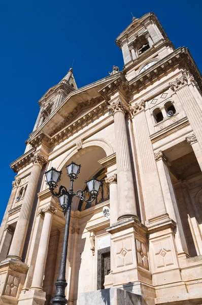 Saints Cosmas e Damian Basilica. Alberobello. Puglia. Itália . — Fotografia de Stock