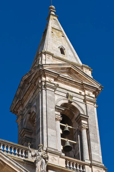 Svatí Kosmas a damian bazilika. Alberobello. Puglia. Itálie. — Stock fotografie