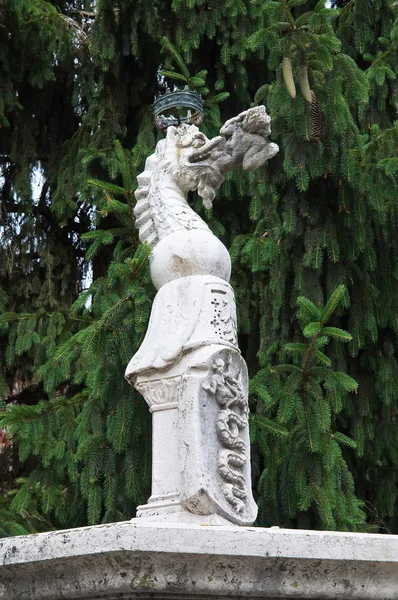 Estatua de mármol. Grazzano Visconti. Emilia-Romaña. Italia . — Foto de Stock