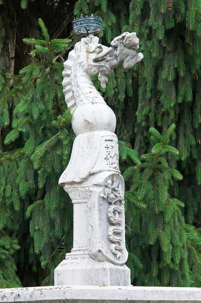 Estatua de mármol. Grazzano Visconti. Emilia-Romaña. Italia . — Foto de Stock