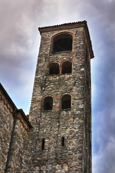 St. colombano opatství. Bobbio. Emilia-Romagna. Itálie. — Stock fotografie