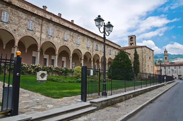 聖 colombano 修道院。ボッビオ。エミリア ＝ ロマーニャ州。イタリア. — ストック写真