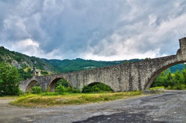 Kambur Köprüsü. Bobbio. Emilia-Romagna. İtalya.