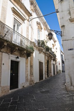 Ara sokakta. Martina Franca. Puglia. İtalya.