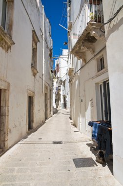 Ara sokakta. Martina Franca. Puglia. İtalya.