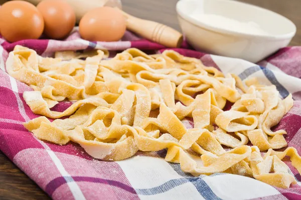 Hausgemachte frische Pasta. — Stockfoto