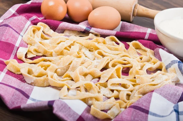 Huisgemaakte verse pasta. — Stockfoto