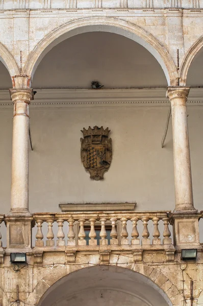 デ マリ宮殿。アックアヴィーヴァ ・ デッレ ・ フォンティ。プーリア州。イタリア. — ストック写真
