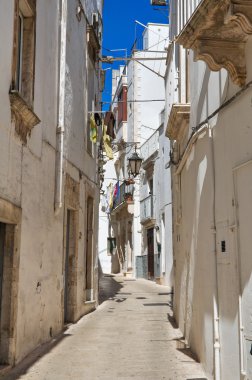 Ara sokakta. Martina Franca. Puglia. İtalya.