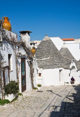 Alberobello 'nun çardağı. Puglia. İtalya..