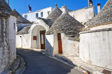 Alberobello 'nun çardağı. Puglia. İtalya..