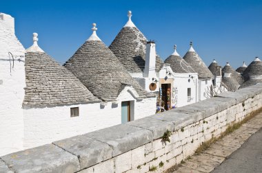 Alberobello 'nun çardağı. Puglia. İtalya..