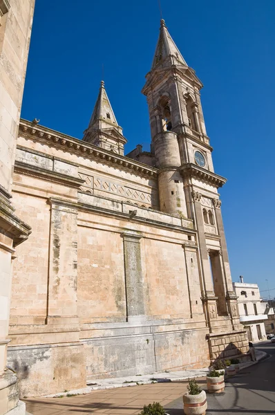 Santi Cosma e Damiano Basilica. Alberobello. Puglia. Italia . — Foto Stock