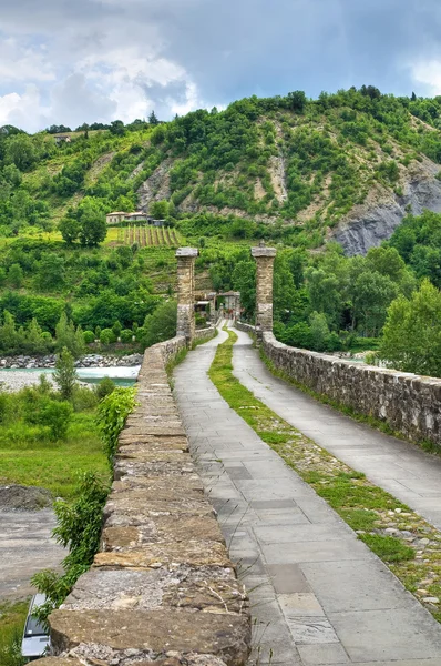 Dzwonnik most. Bobbio. Emilia-Romania. Włochy. — Zdjęcie stockowe