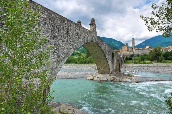 Kambur Köprüsü. Bobbio. Emilia-Romagna. İtalya. — Stok fotoğraf