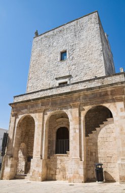 büyük kule. Cisternino. Puglia. İtalya.