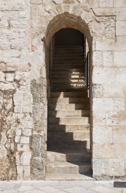 büyük kule. Cisternino. Puglia. İtalya.