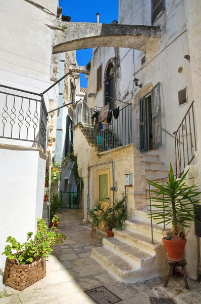 Steegje. Cisternino. Puglia. Italië. — Stockfoto