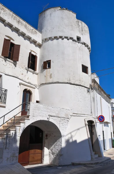 Capece věž. Cisternino. Puglia. Itálie. — Stock fotografie