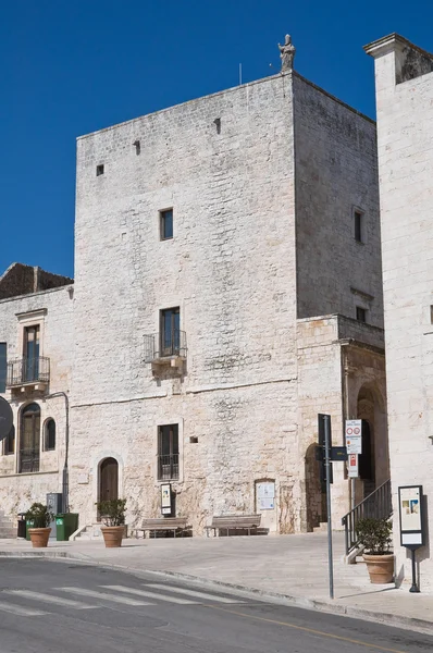 Wielki wieża. Cisternino. Puglia. Włochy. — Zdjęcie stockowe