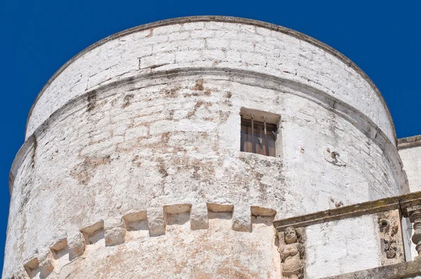 Башня Амати. Цистернино. Апулия. Италия . — стоковое фото
