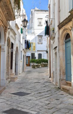 Ara sokakta. Martina Franca. Puglia. İtalya.