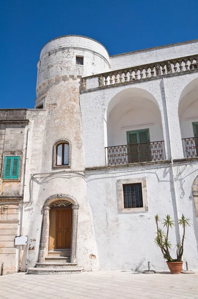 Amatin kulesi. Cisternino. Puglia. İtalya. — Stockfoto