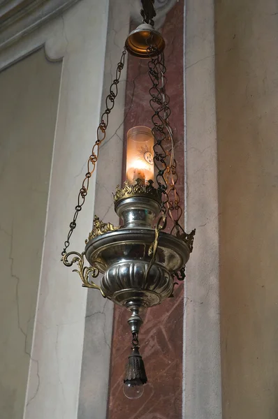 Wierookvat. Interieur kathedraal van bobbio. Emilia-Romagna. Italië. — Stockfoto