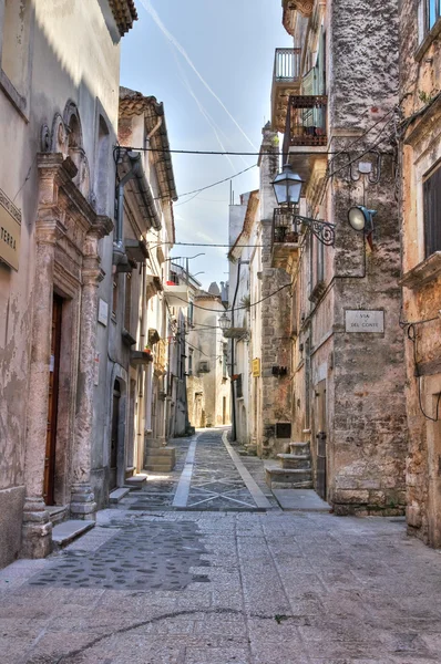 Переулок. Вико дель Гаргано. Апулия. Италия . — стоковое фото