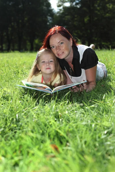 Mother and little girl reading book together — Stock Photo, Image