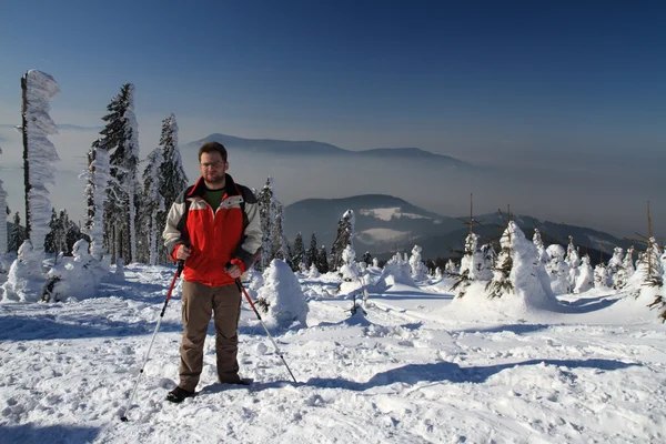 Escursionista in inverno — Foto Stock